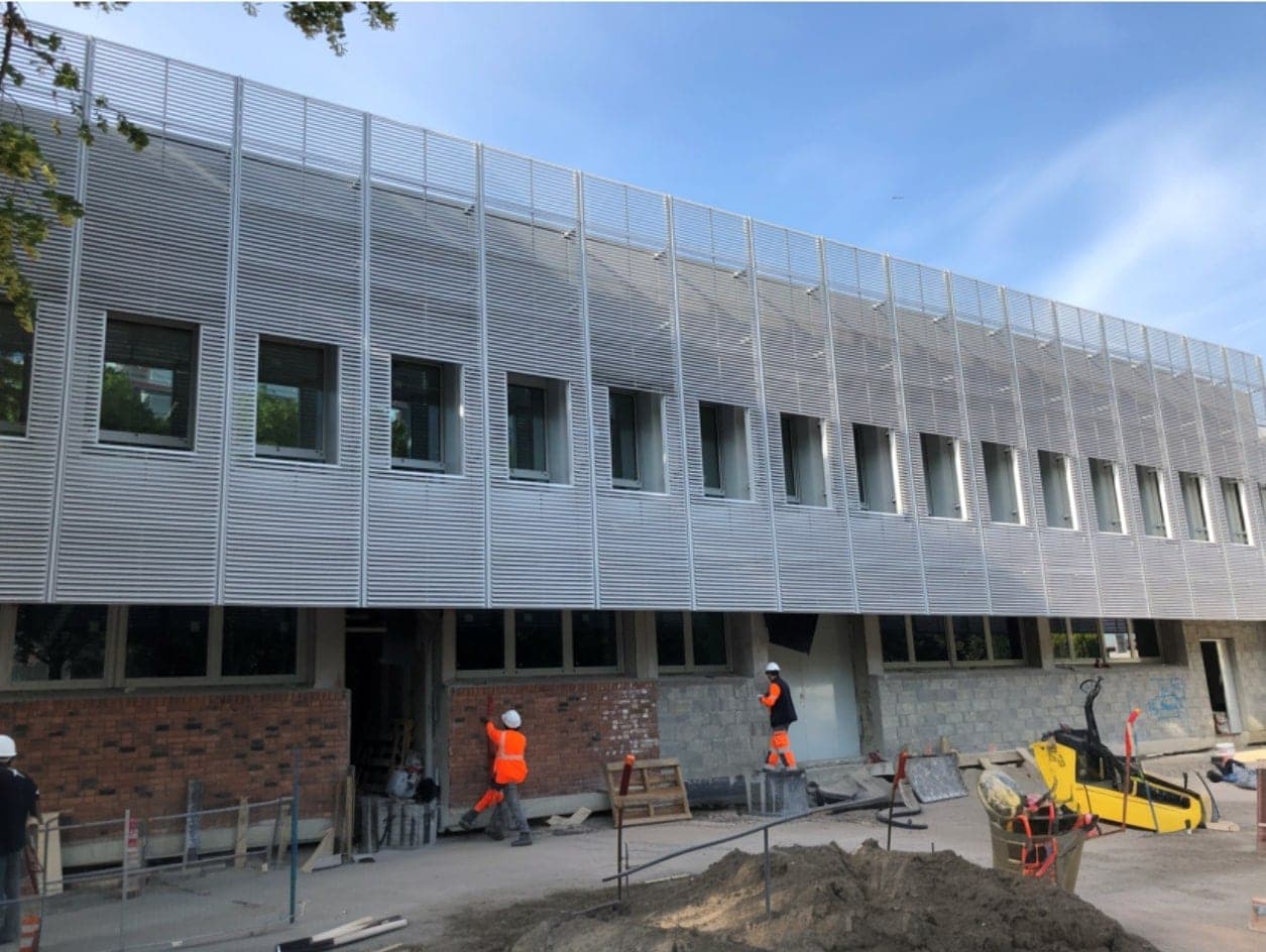 Pose de façade sur site