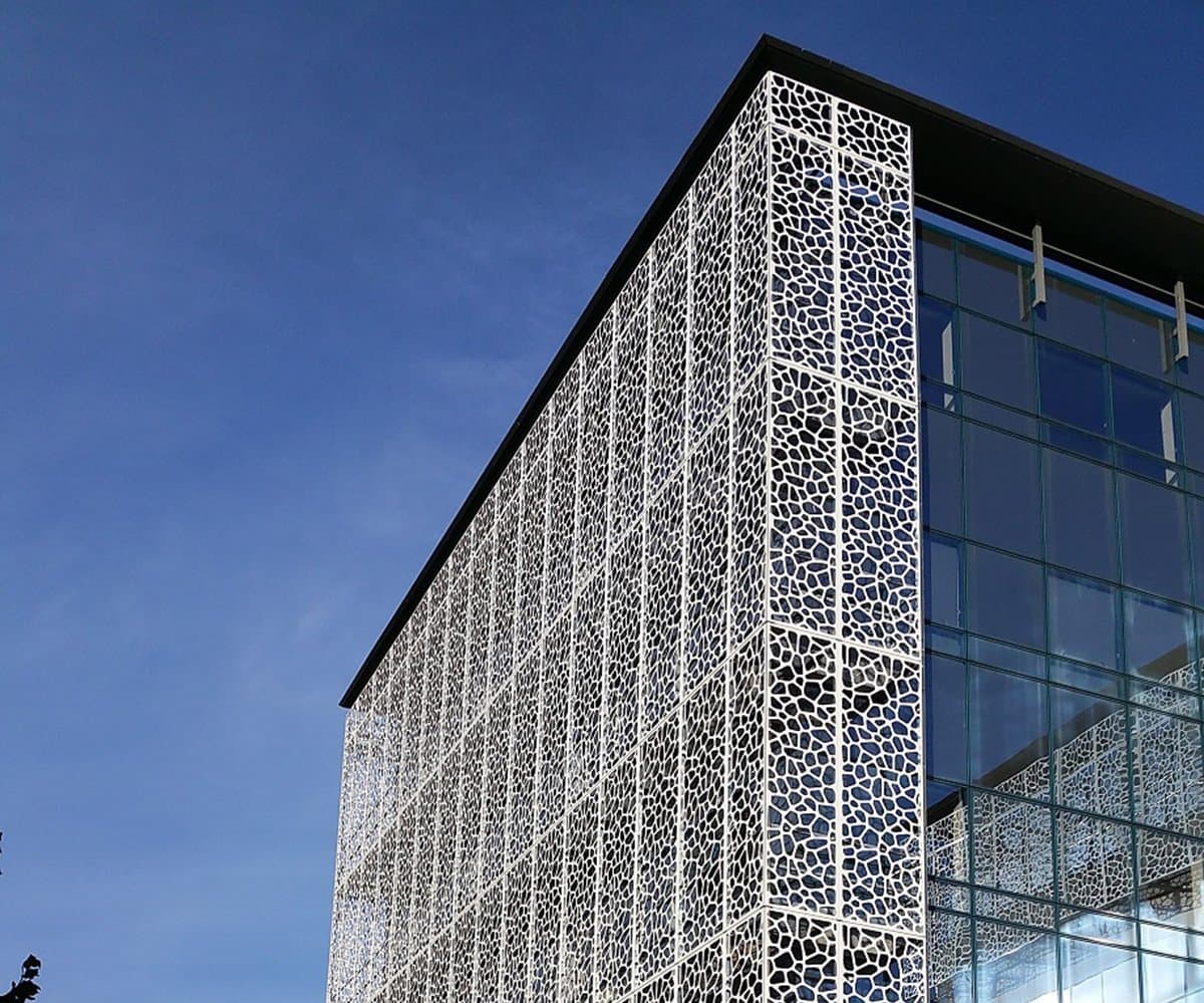 Façade en métal décorative