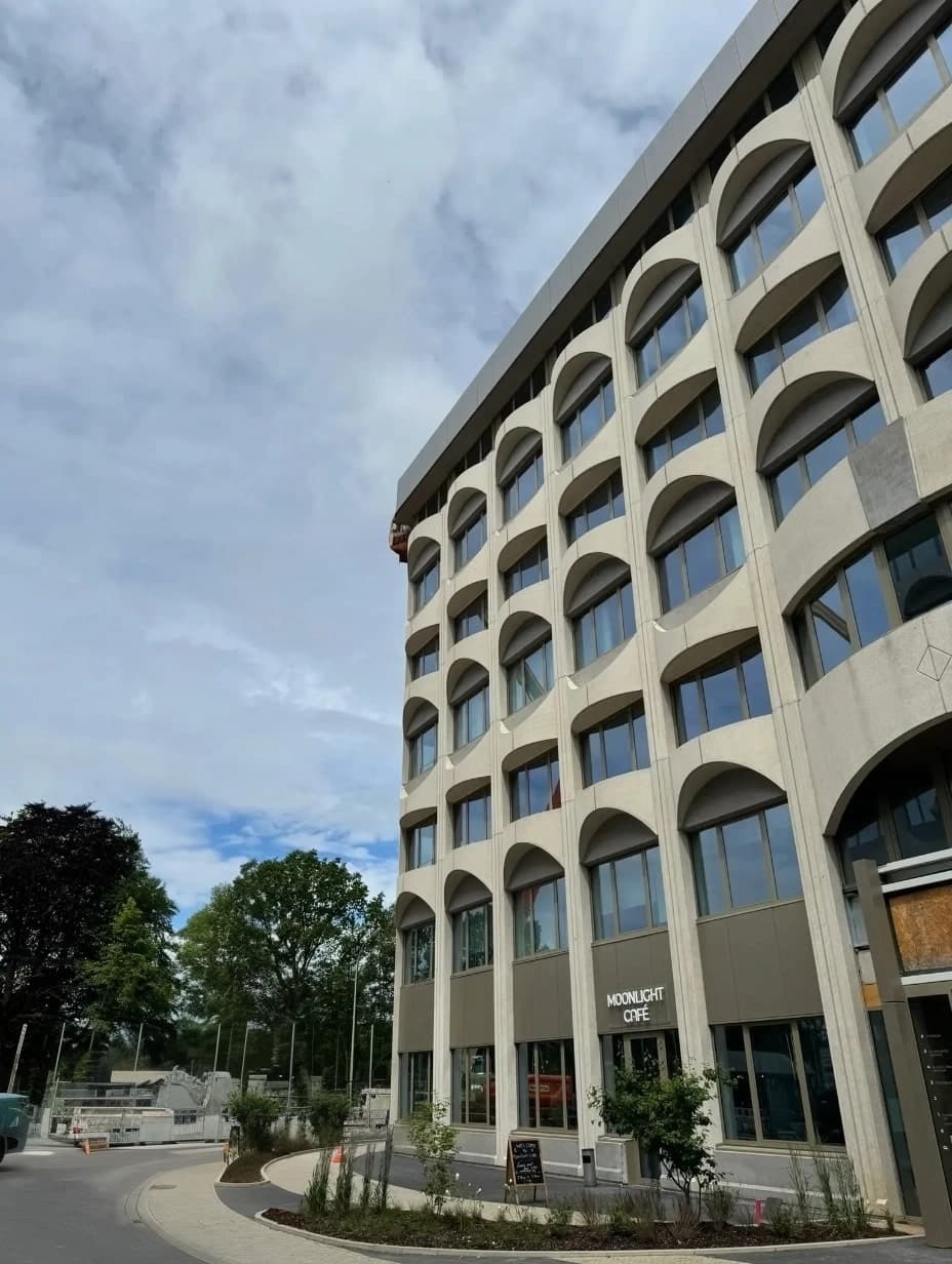 Façade à haute performance acoustique en métal